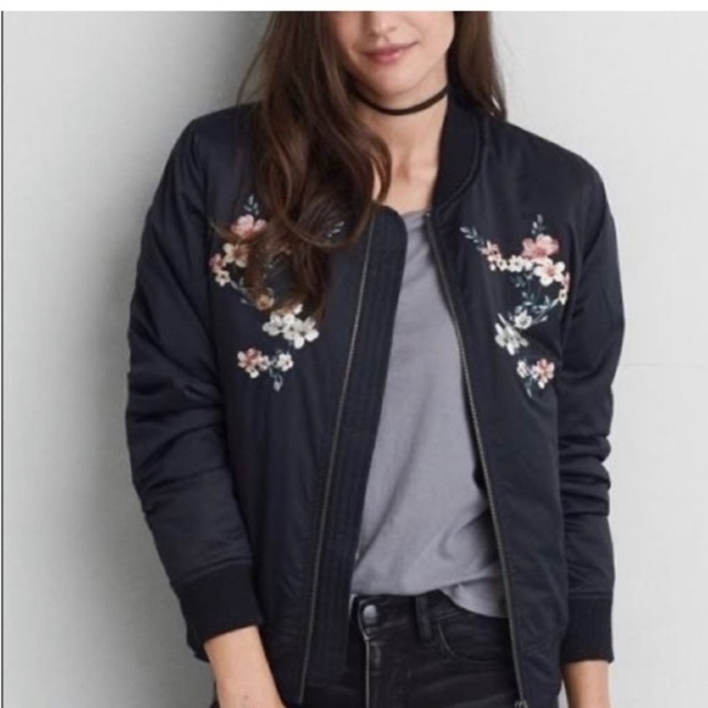 American Eagle Black Boho Embroidered Floral Bomber Jacket Size Small Puffer